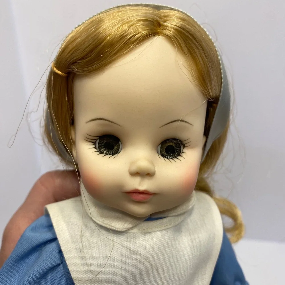 Madame Alexander Alice in Wonderland Doll Excellent Vintage Sleepy Eyes